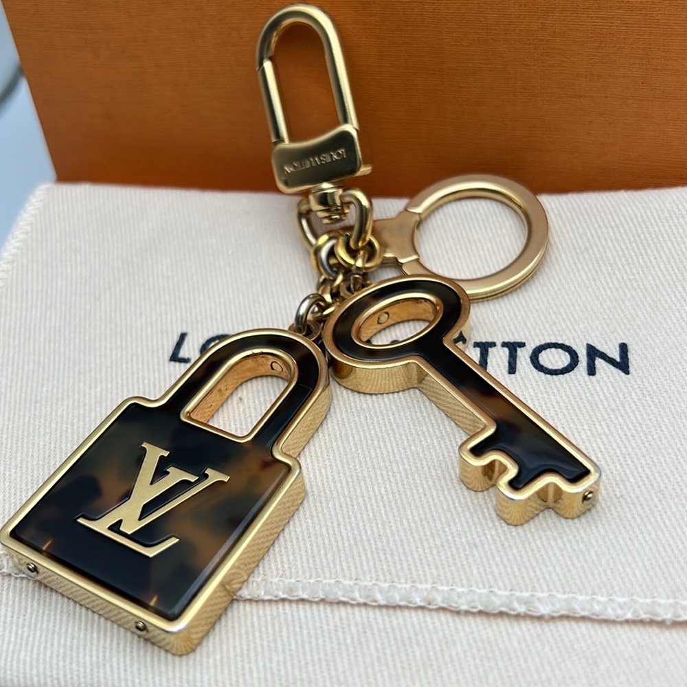 LOUIS VUITTON Porte Cles Confidence Bag Charm Key Ring Gold Metallic M65088 - Picture 3 of 17